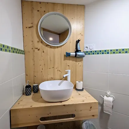 Apartment A : Sauna, Terrasse, Proche Et Stations De - Fr-1-589-669