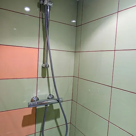 A : Sauna, Terrasse, Proche Et Stations De - Fr-1-589-669 Apartment *